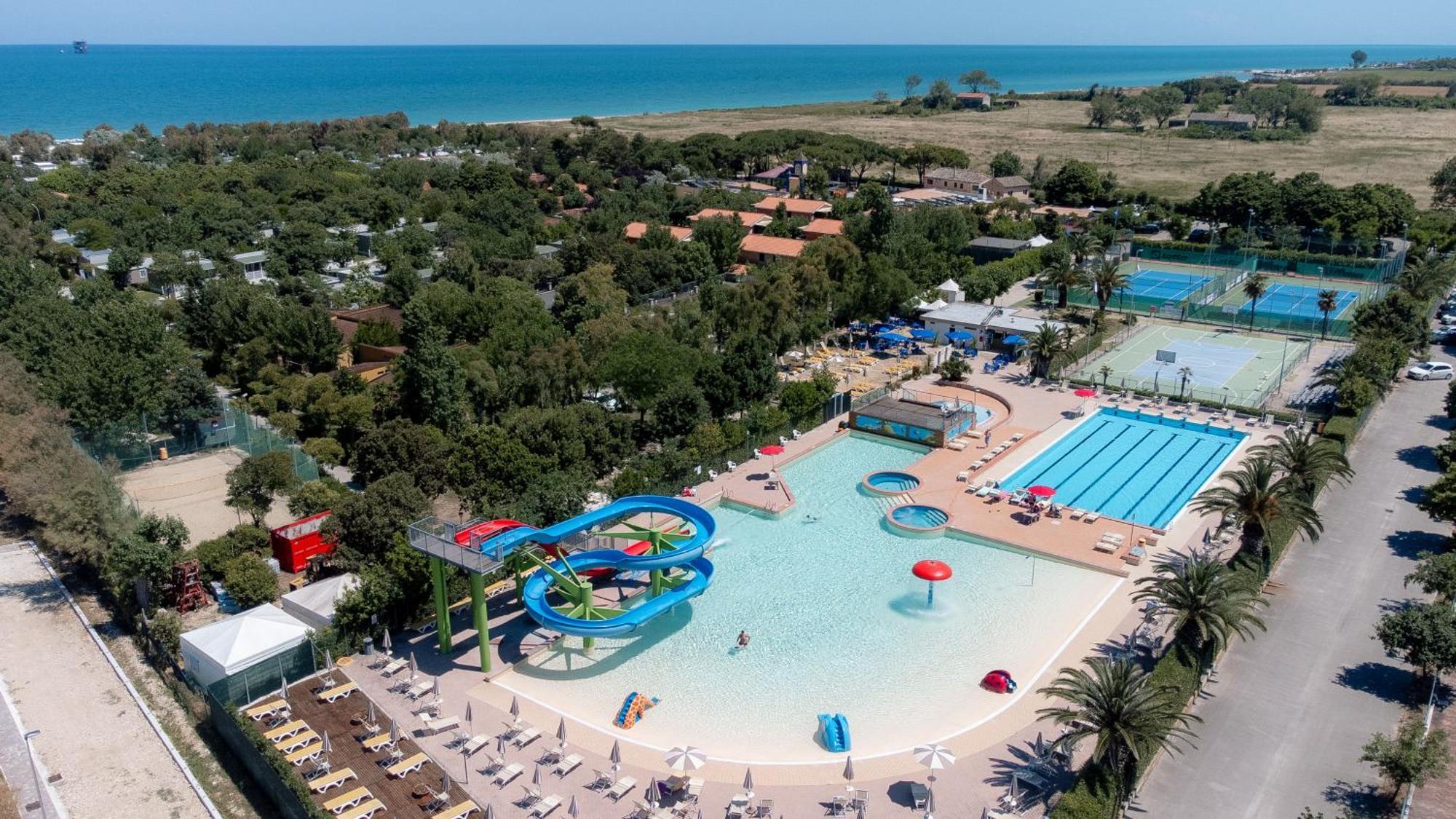 Готель Club Del Sole La Risacca Family Collection Порто-Сант'Ельпідіо Екстер'єр фото