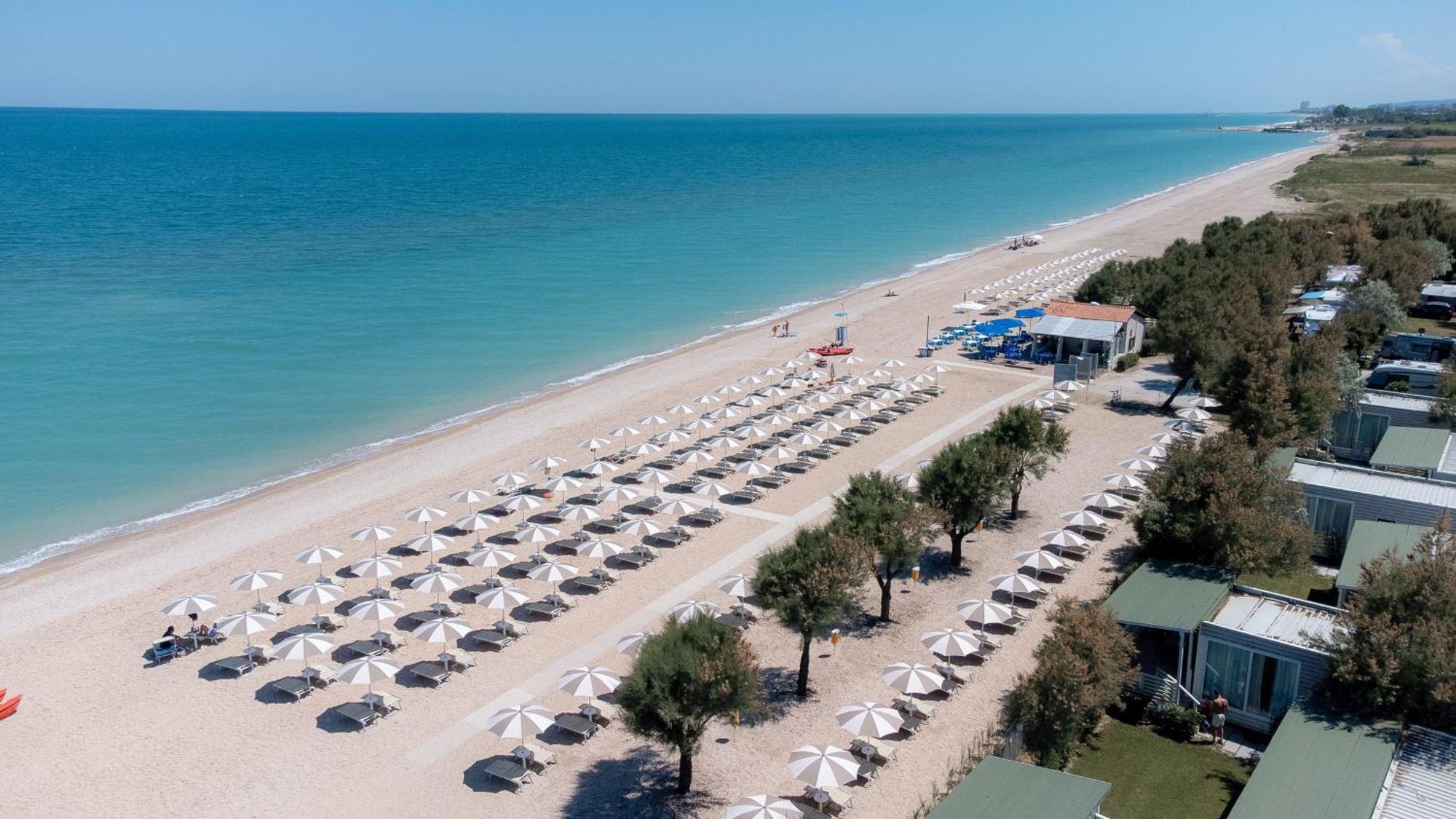 Готель Club Del Sole La Risacca Family Collection Порто-Сант'Ельпідіо Екстер'єр фото